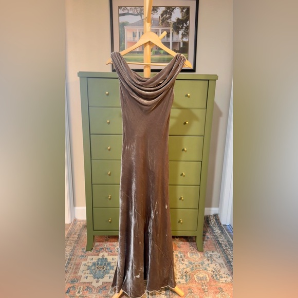 Reformation Elvie Velvet Dress In Magnetic, brand new, never worn, no flaws. - Picture 7 of 16